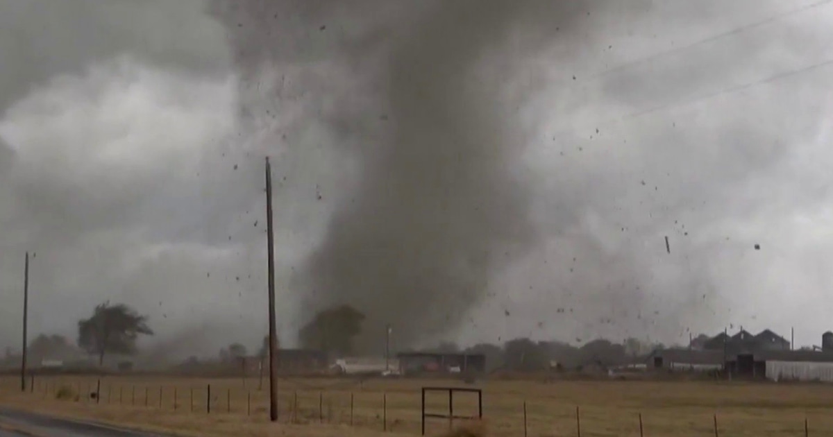 At least 1 dead, multiple people missing after Oklahoma tornadoes