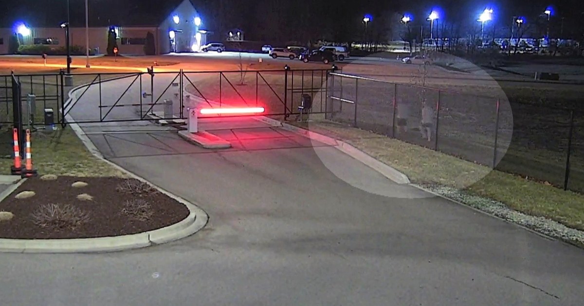 Five inmates escape Missouri jail, drive away in stolen car
