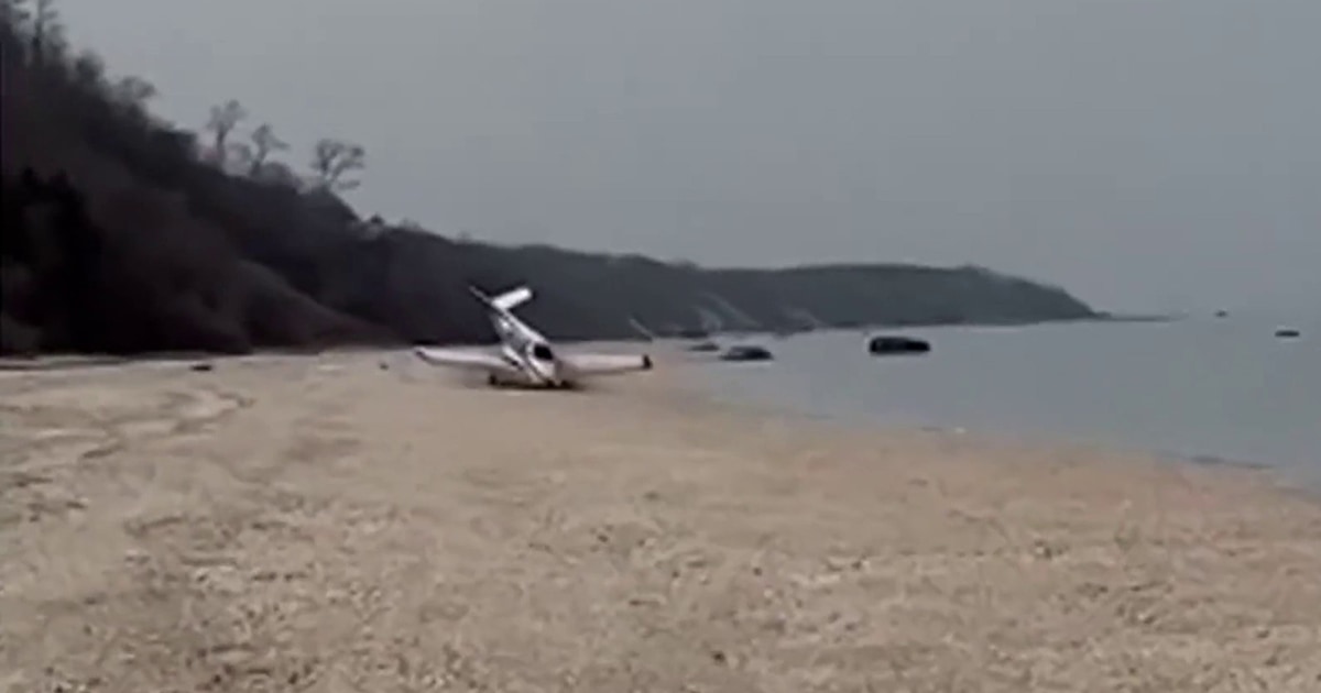 Video captures scary crash-landing of small plane on NY beach