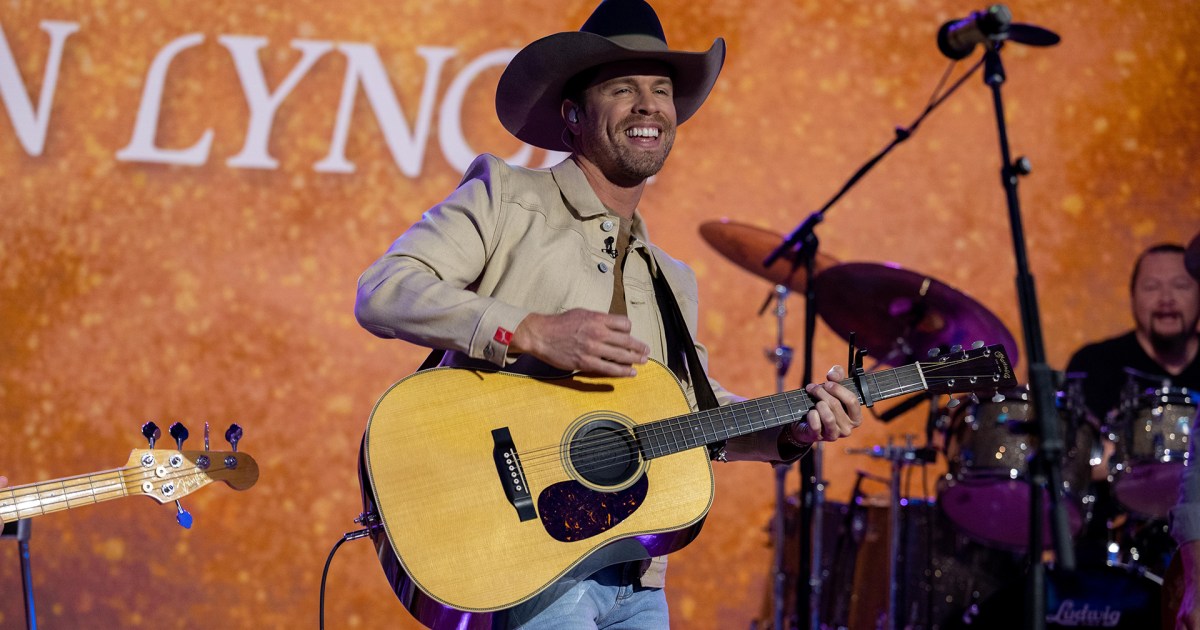 Dustin Lynch performs ‘Stars Like Confetti’ on TODAY