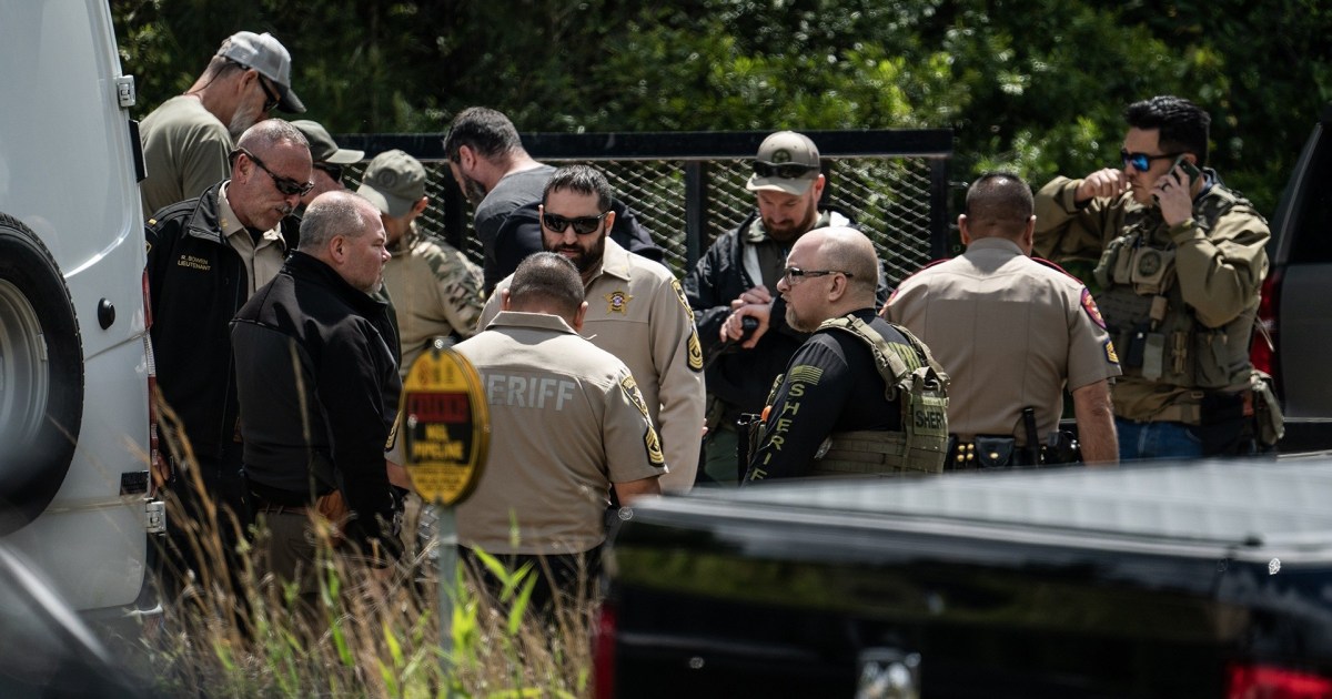 FBI search for gunman who killed his 5 neighbors in Texas