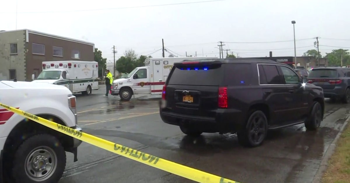 Tour boat capsizes in upstate New York, leaving 1 dead