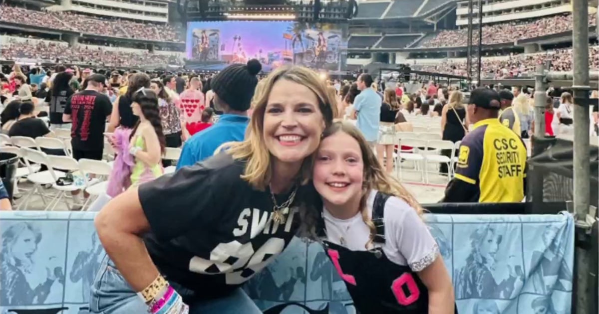 Savannah Guthrie and daughter rock out at Taylor Swift concert(02)