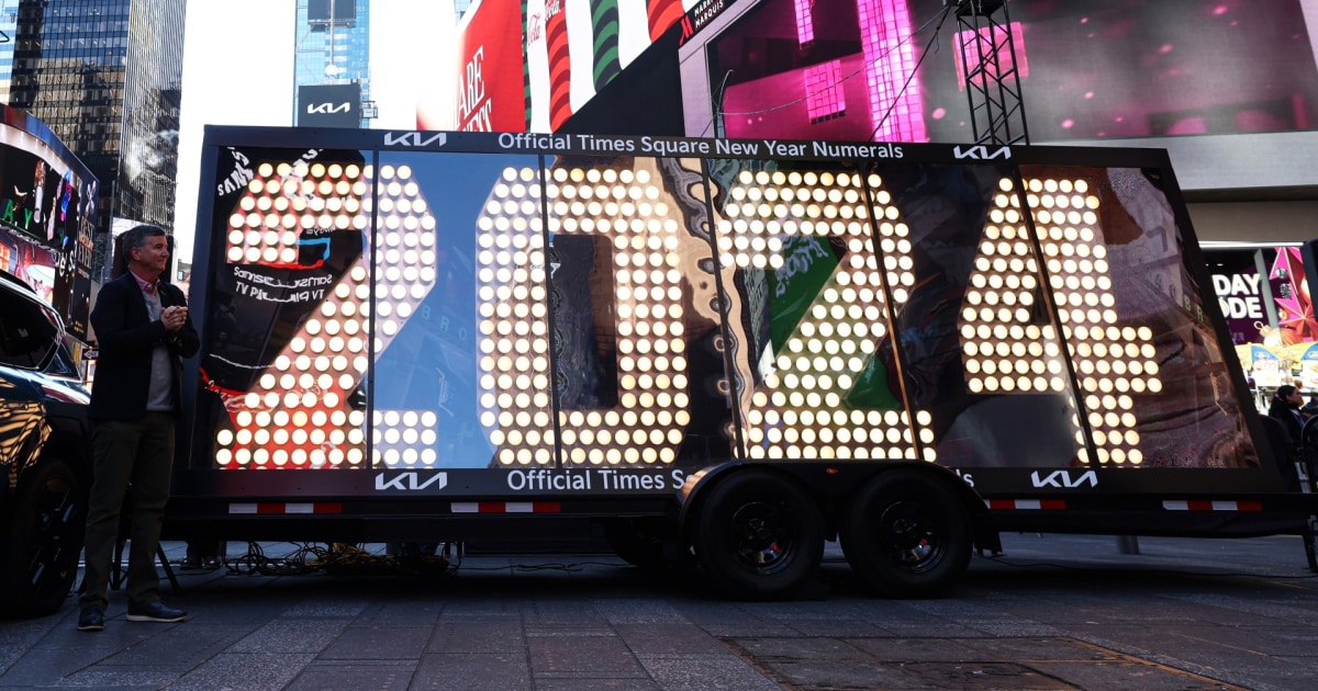 2024 numerals arrive in Times Square ahead of New Year's Eve