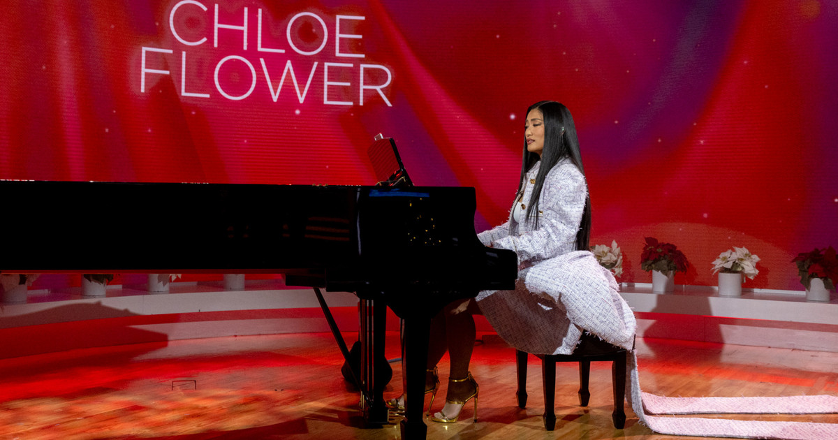 Chloe Flower performs ‘Christmas Tree’ live on TODAY