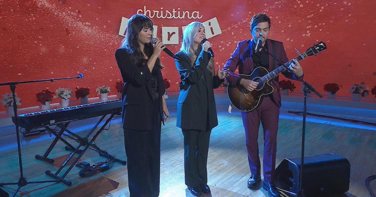 Christina Perri performs ‘Silent Night’ on Saturday TODAY