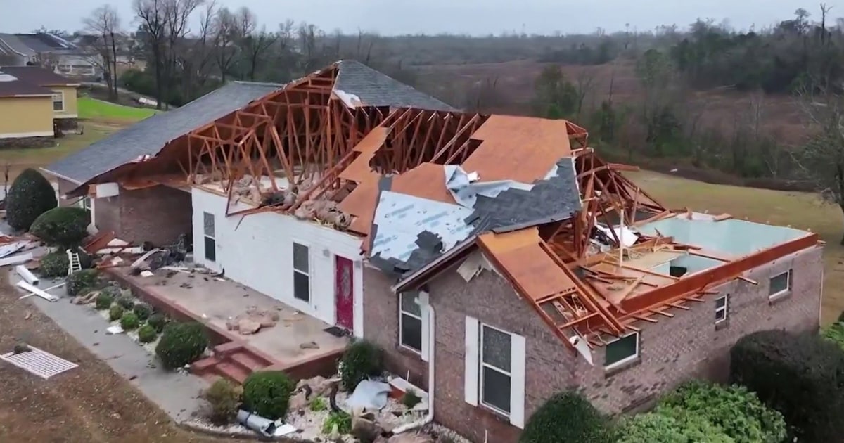 Severe weather sweeps across US with at least 4 deaths reported Severe weather sweeps across US with at least 4 deaths reported