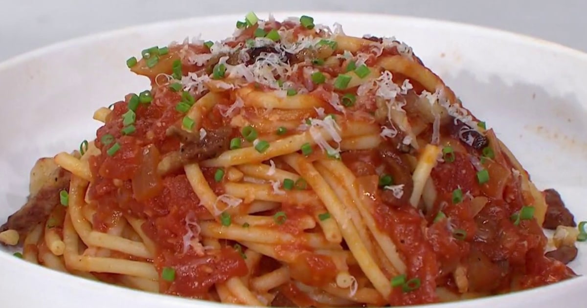 Bucatini all’amatriciana Get Anne Burrell’s recipe!