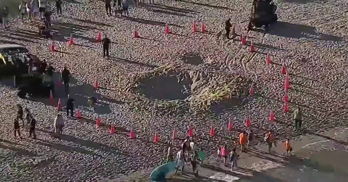 Young girl dies after sand collapses on Florida beach
