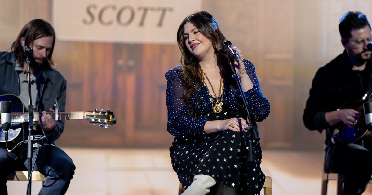 Hillary Scott performs ‘Beautiful Messes’ live on TODAY