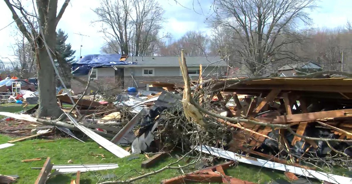 Tornado outbreak leaves at least 3 dead in the Midwest