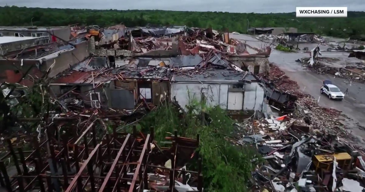 Tornado leaves small Oklahoma town completely devastated