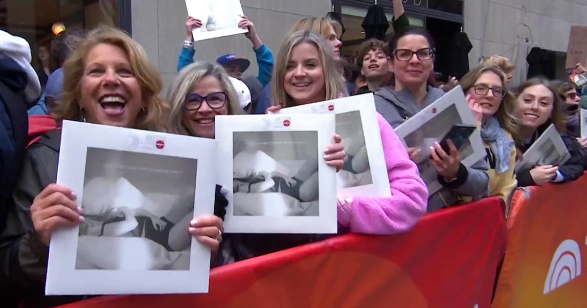 TODAY surprises plaza with Taylor Swift’s new vinyl record