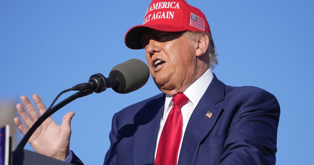 Trump returns to campaign trail, calls out judge in his criminal trial