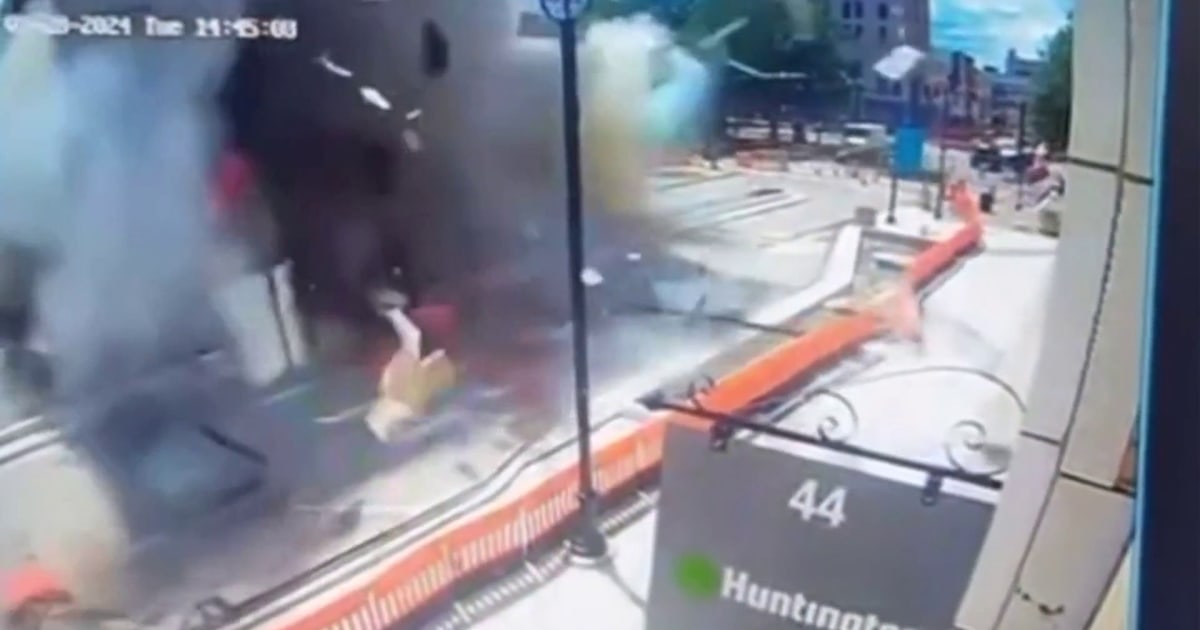1 person is dead after building explosion in Youngstown, Ohio