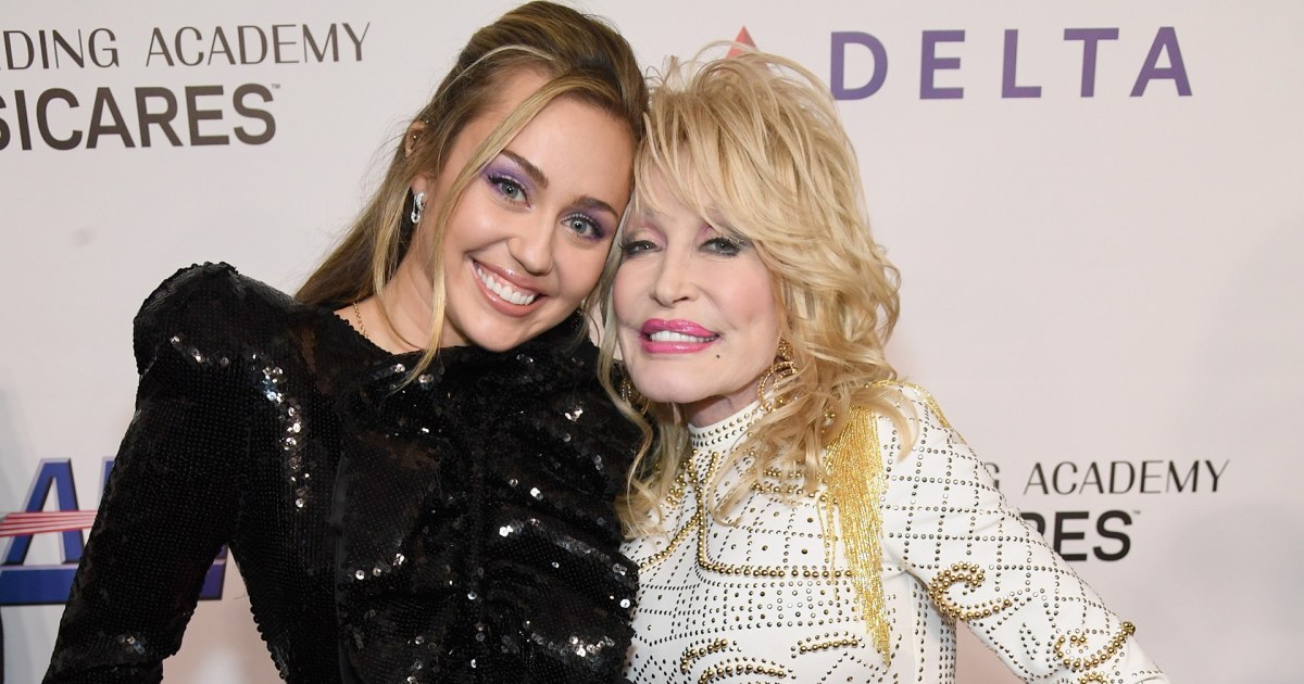 Miley Cyrus shares fax message from godmother Dolly Parton(01)