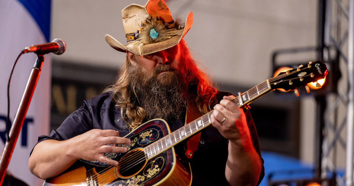 Watch Chris Stapleton perform “Crosswind” live TODAY