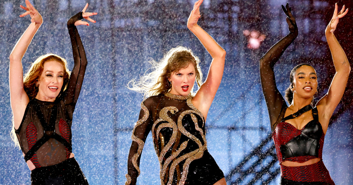 Taylor Swift performs in the rain for more than three hours in Miami