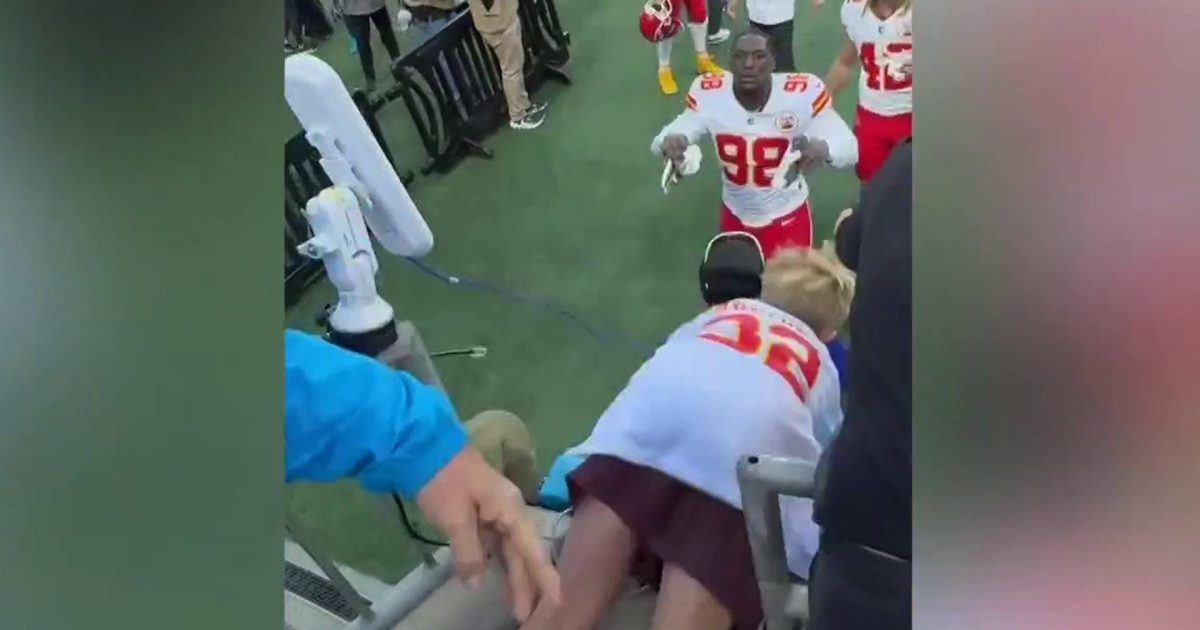 Watch Kc Chiefs Player Catches Boy Who Falls Out Of Stands