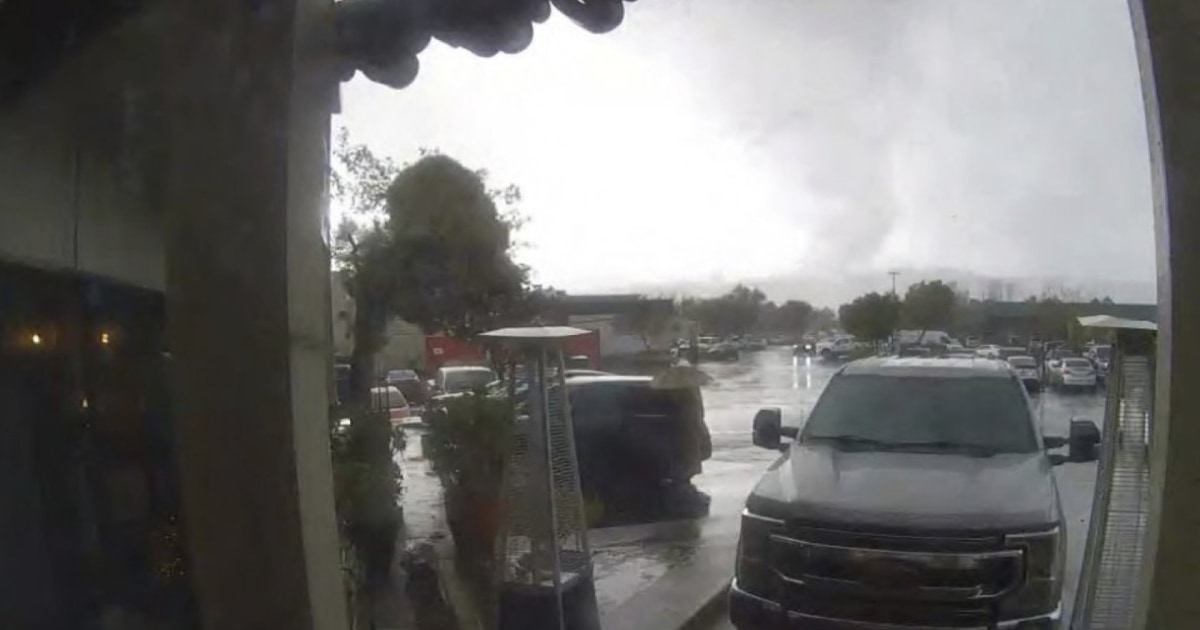 Tornado touches down in Northern California, several injured