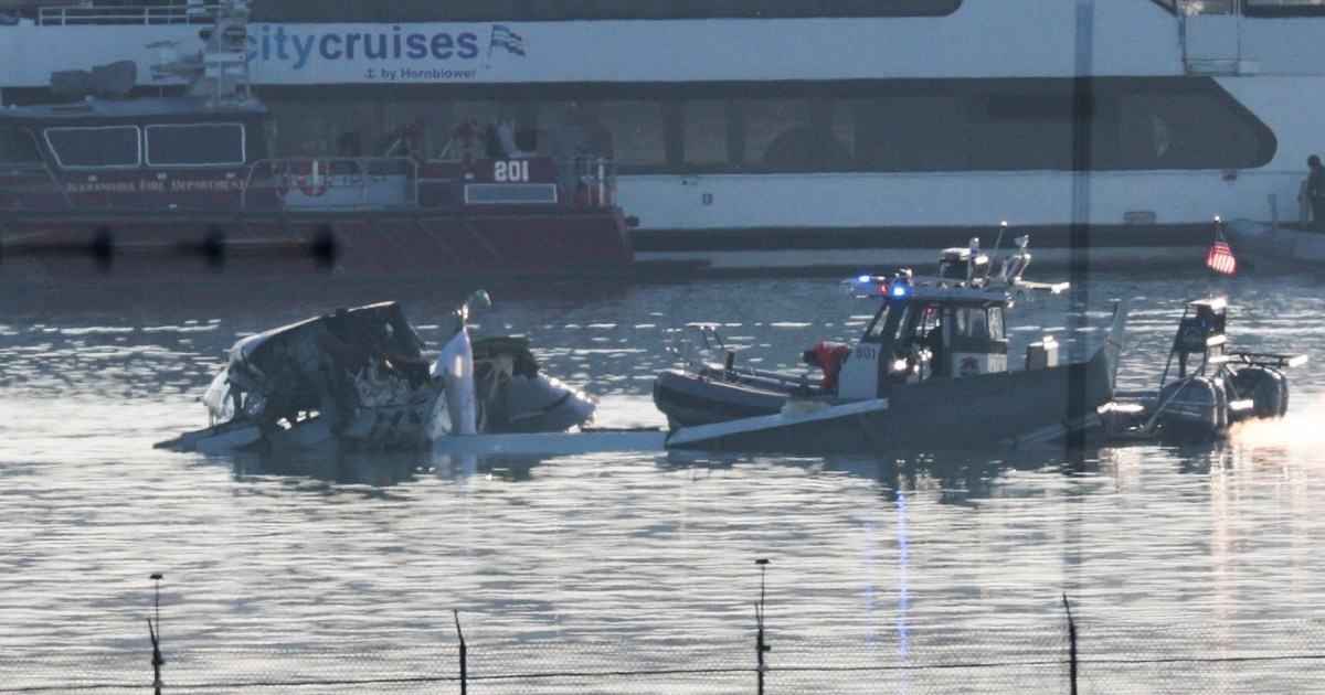 Air traffic control staffing in spotlight in wake of DC plane crash