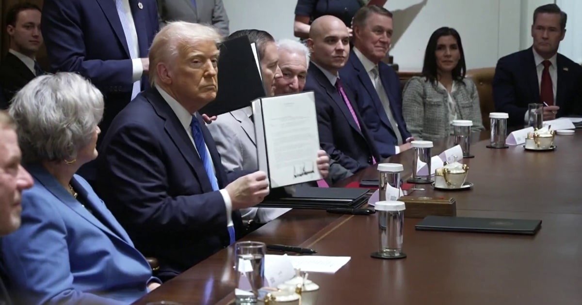 Trump signs order requiring proof of citizenship to register to vote