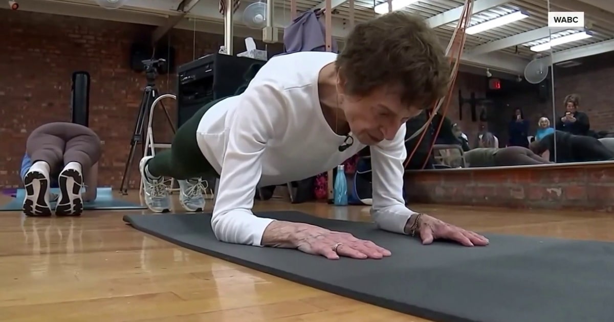 100-year-old planks for 3 minutes, shares secret to staying young