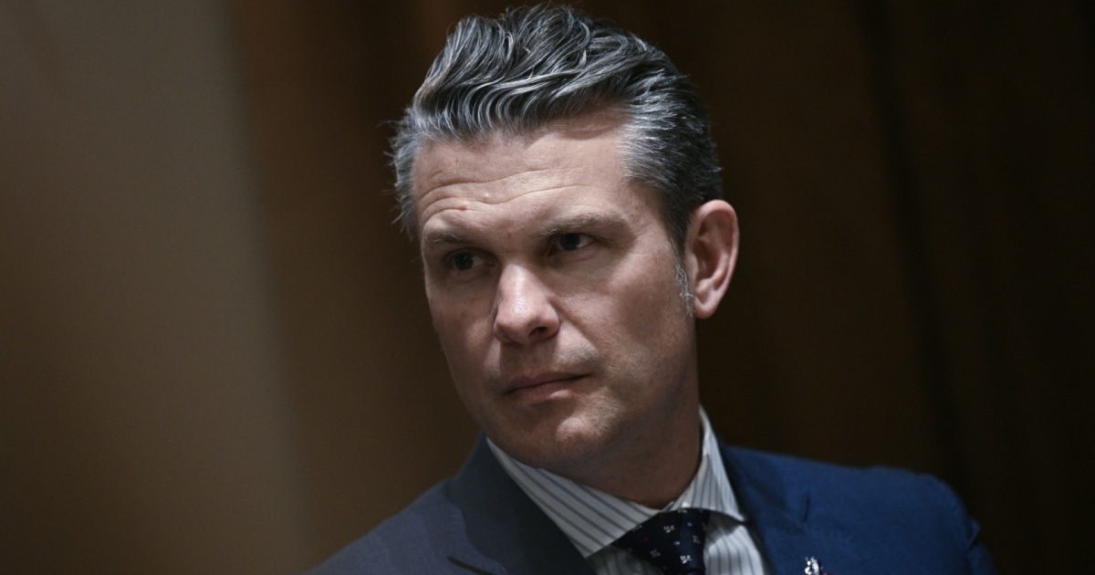 Pete Hegseth compartió información confidencial en el chat de segundo grupo
