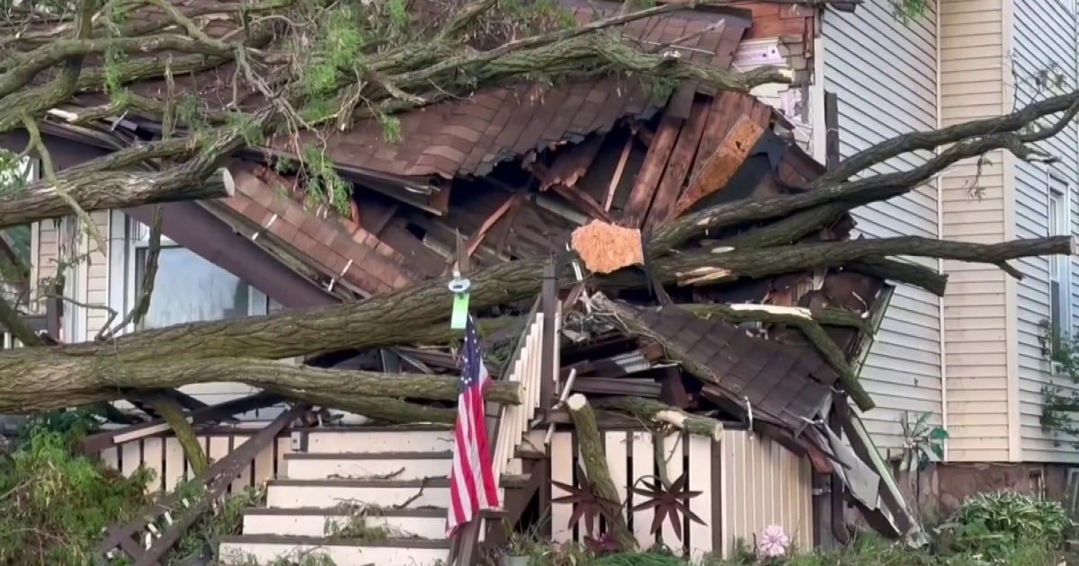 Tornadoes hit Missouri, Kentucky, leaving at least 16 dead