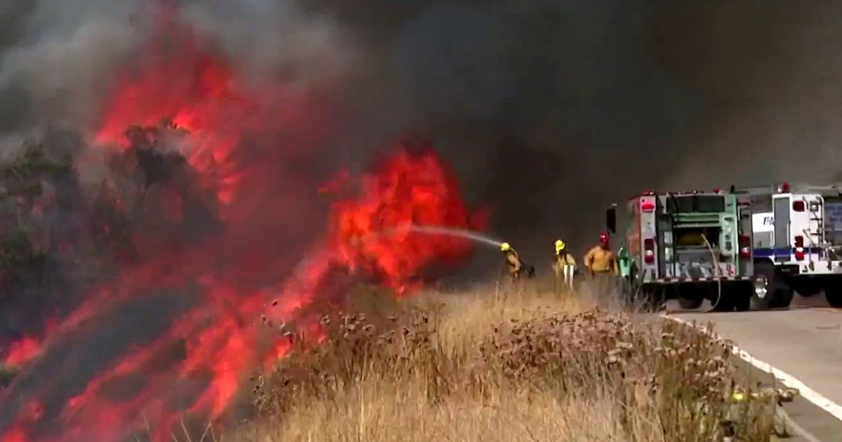 Wildfires Spread Out West as Canada Fire Smoke Covers Midwest
