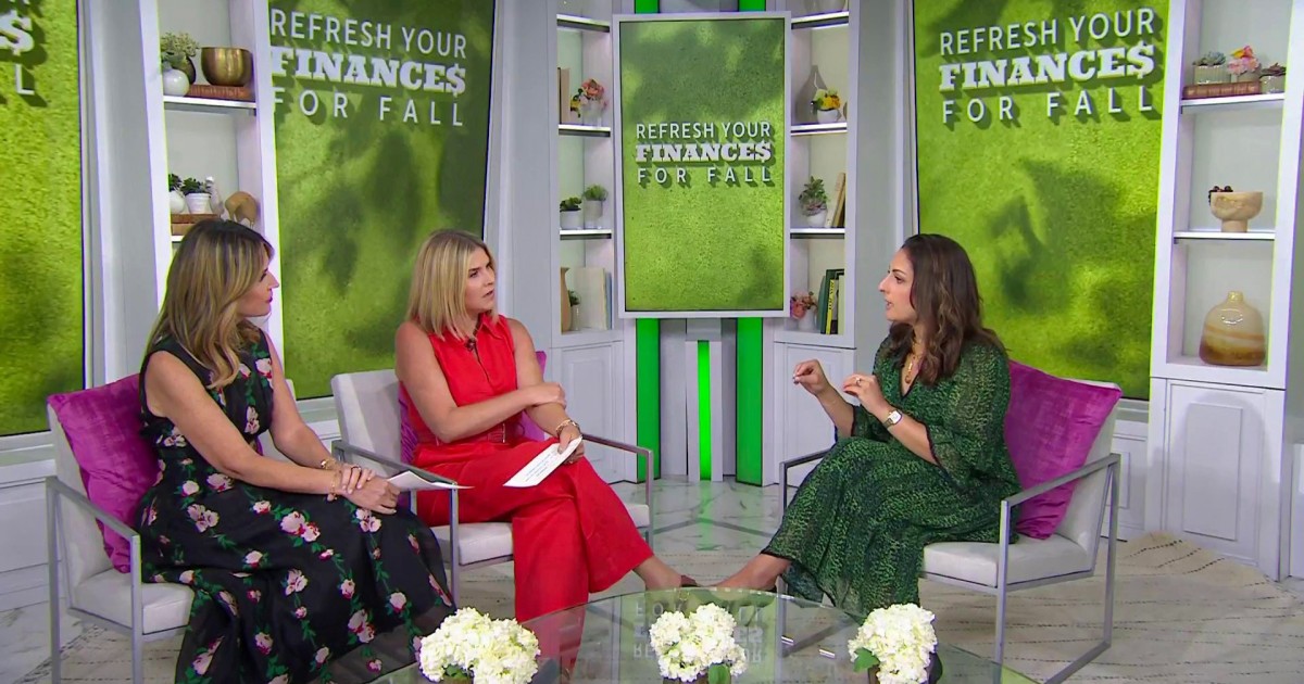 How to Refresh Your Finances in Fall to Save Before the Holidays