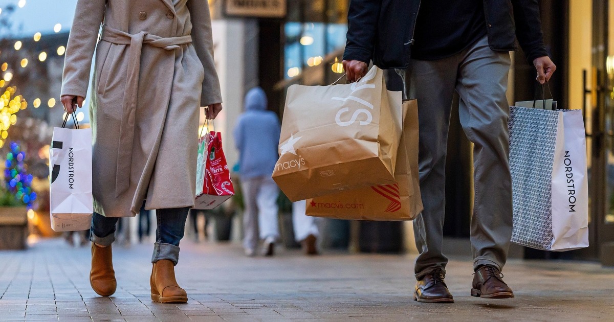 Holiday Spending For 2025 To Decrease Amid Economic Concerns