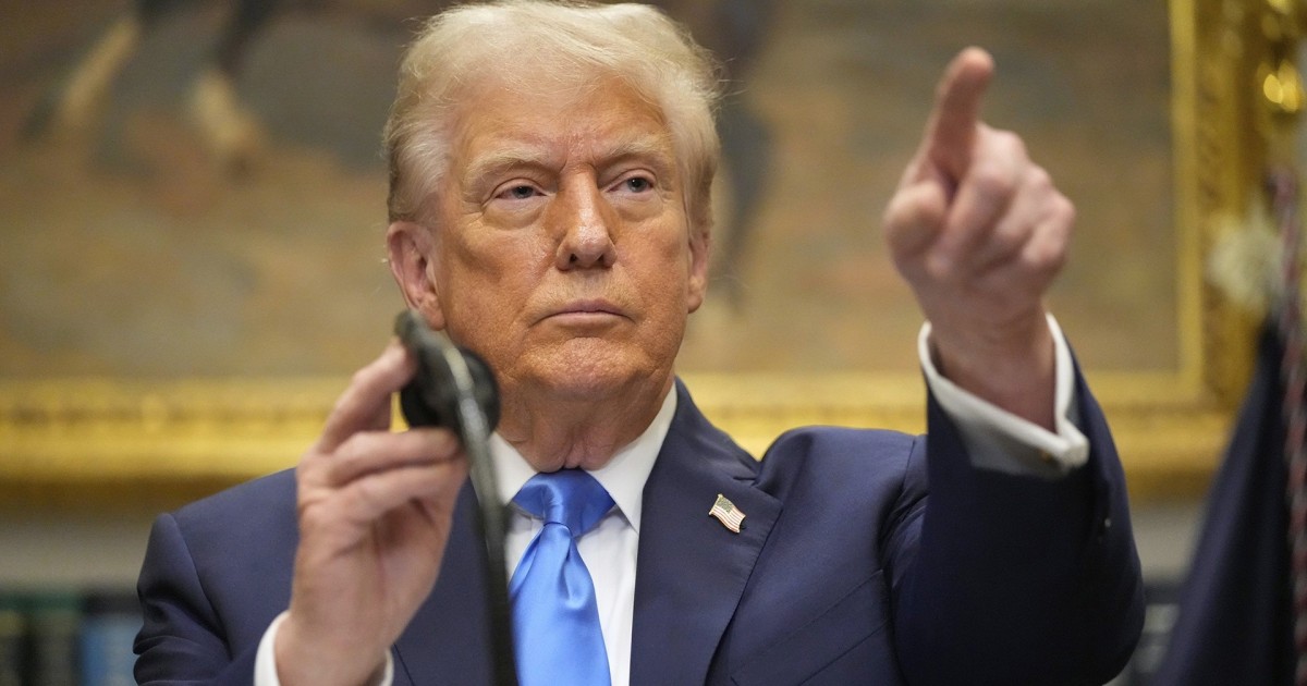 Trump Threatens Mass Firings if Government Shuts Down