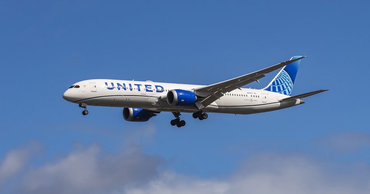 How to Save Money When Booking Your 2025 Holiday Travel