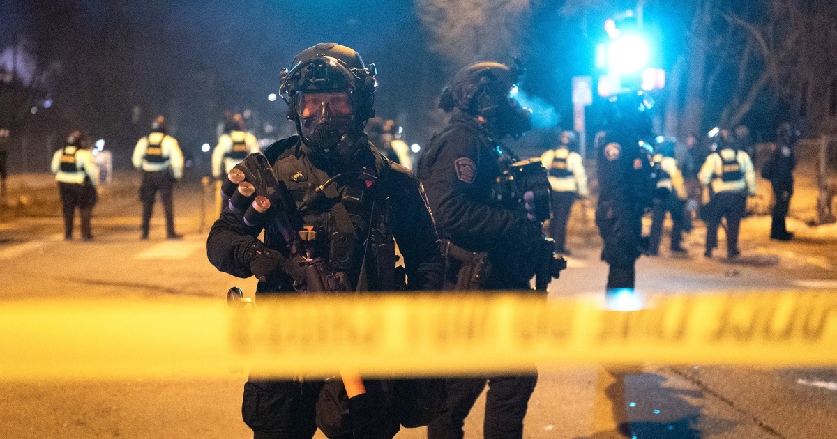 Federal Agent Shoots Minnesota Man in Leg as Tensions Escalate