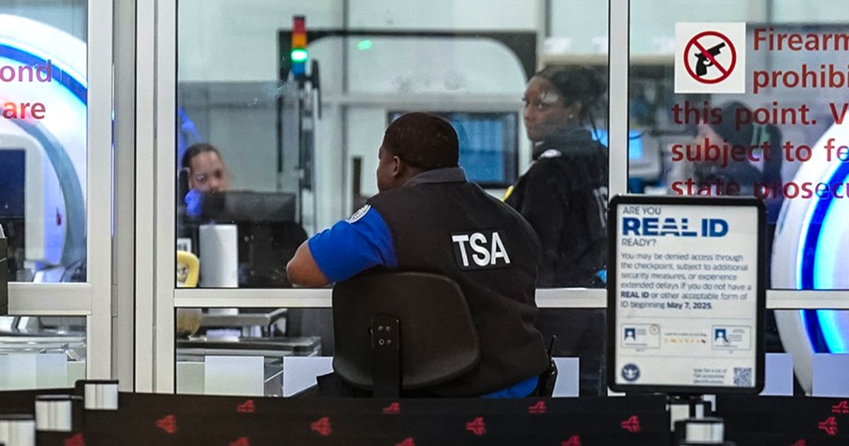 TSA Agents Work Without Pay Amid Partial Government Shutdown