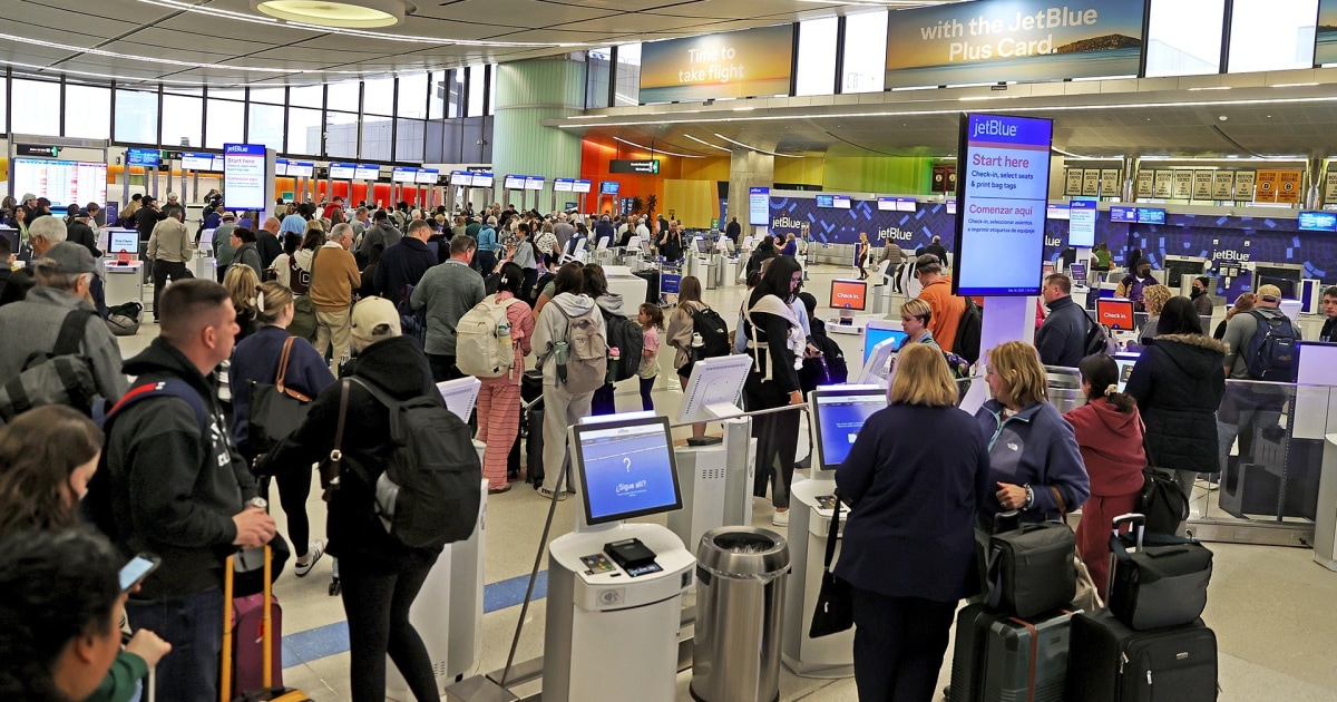 Long Lines Worsen at US Airports as More TSA Agents Call Out