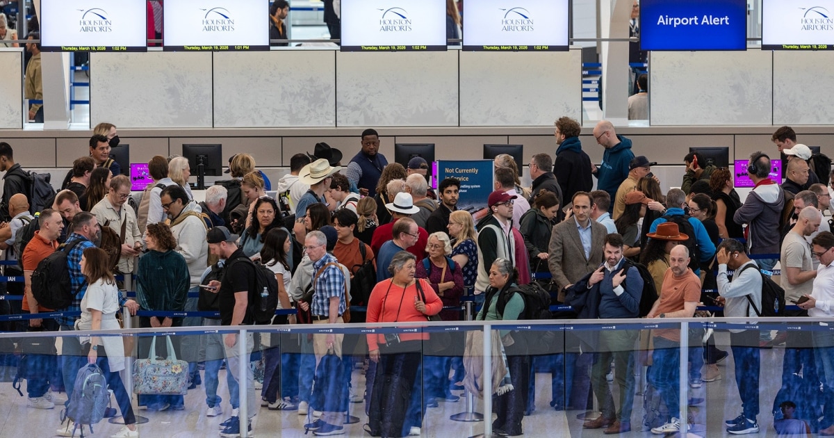 Crowds Pile up at US Airports as TSA Agents Go Without Pay