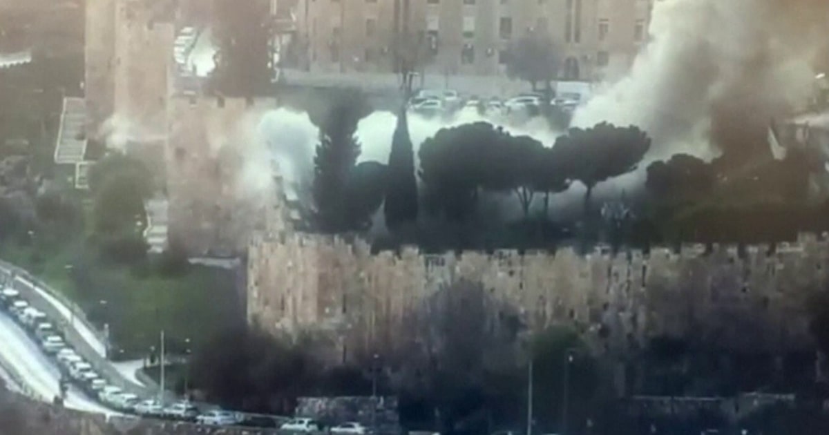 Iran Says Its Major Nuclear Facility Was Hit as Attacks Escalate