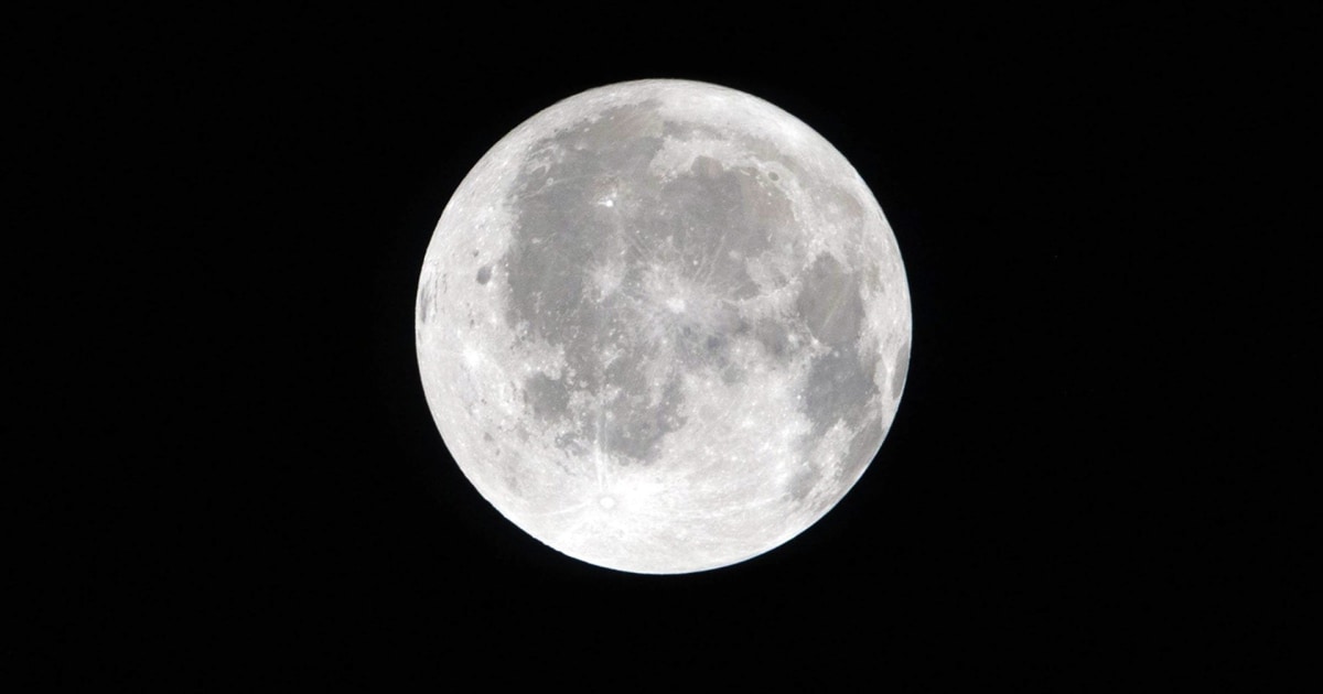 Artemis II Crew Prepares to Fly Around Far Side of the Moon