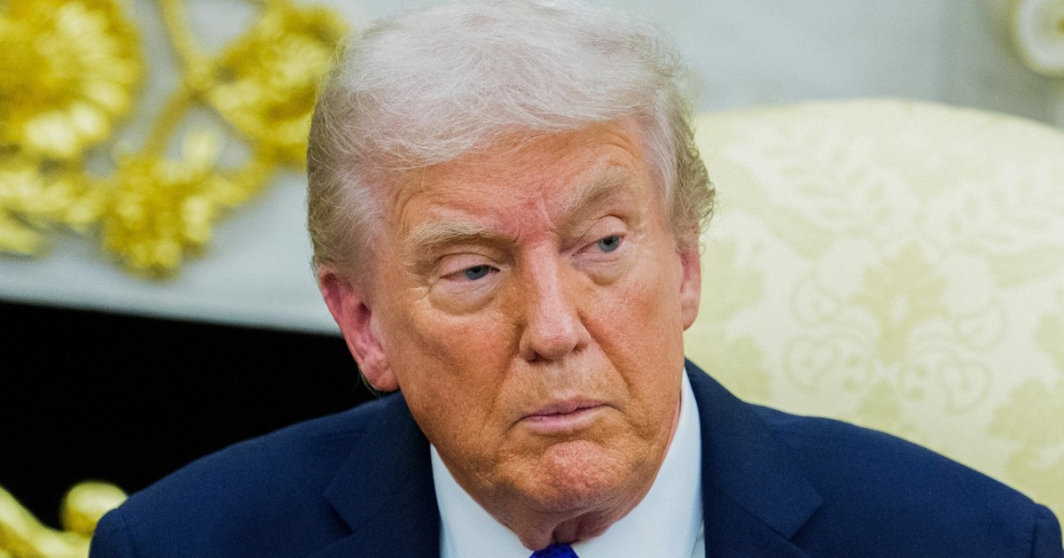 Trump Suspends Military Escorts in Hormuz 1 Day Into Operation