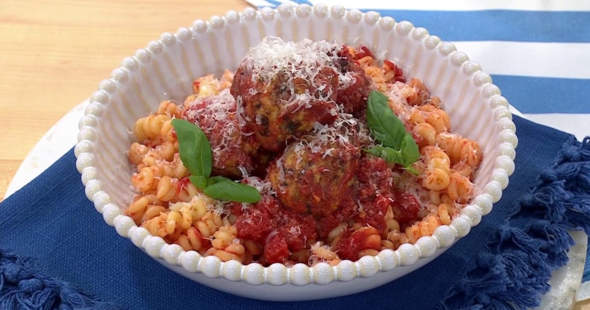 Gwyneth Paltrow Unveils Her Goop Recipe for Turkey Meatballs Gwyneth Paltrow Unveils Her Goop Recipe for Turkey Meatballs