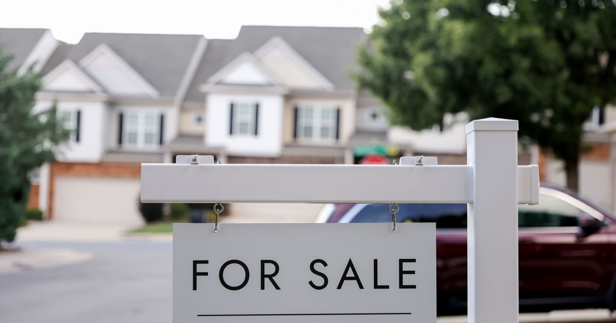 Mortgage Rates Top 7% for First Time in More Than 2 Years