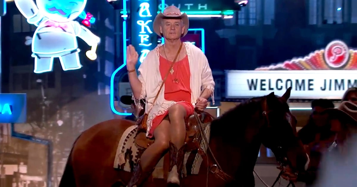 Bill Murray makes amazing entrance on Kimmel, rides in on horseback