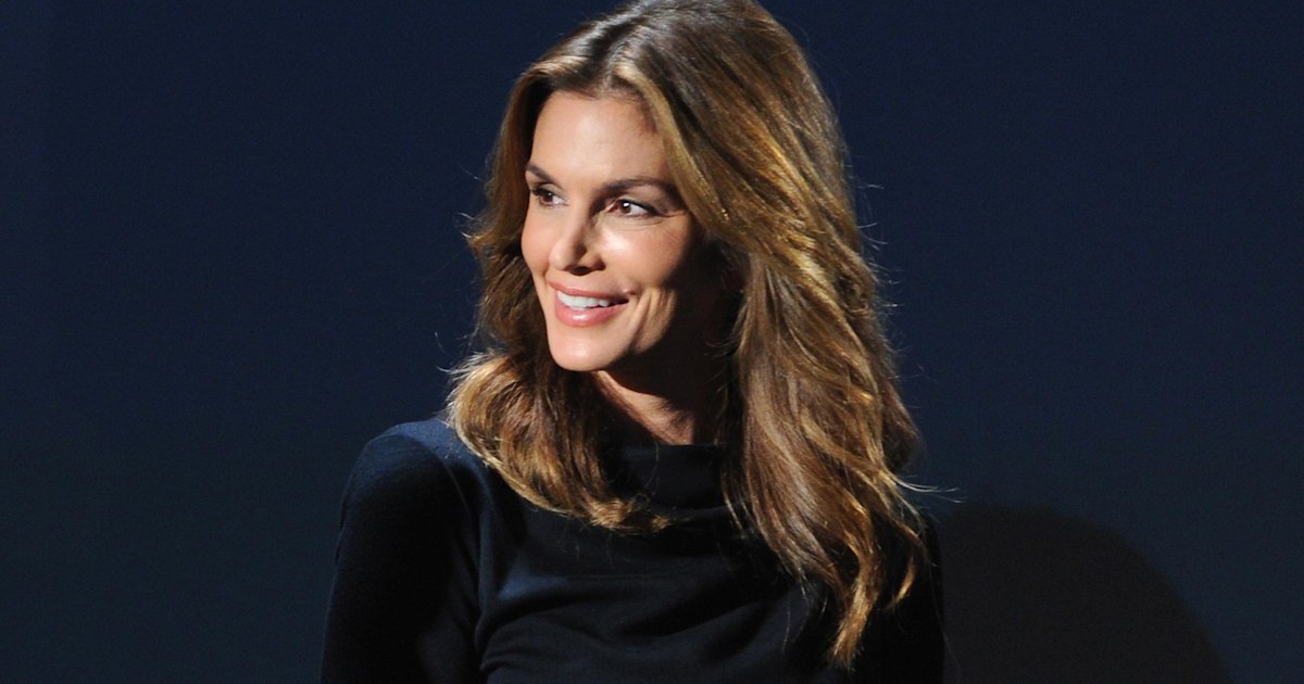 Cindy Crawford shares photo of her mom getting married 'Love keeps us