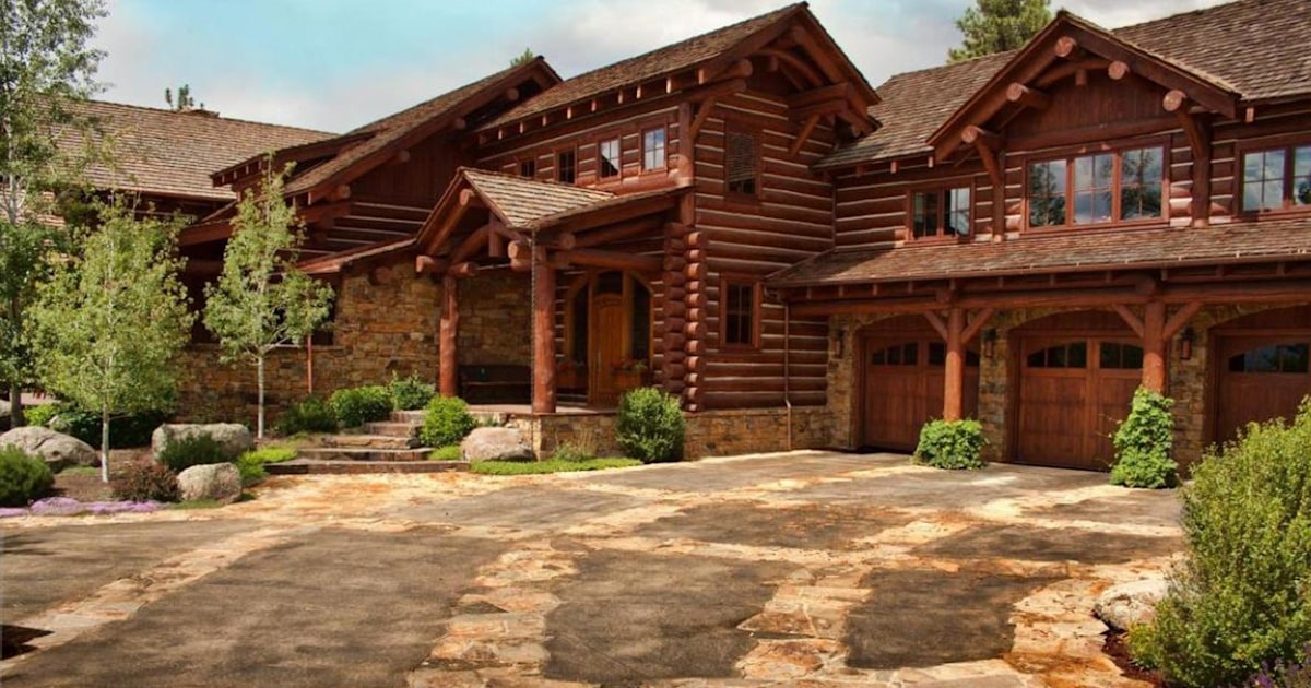 See the Montana mansion built Lincoln Logstyle