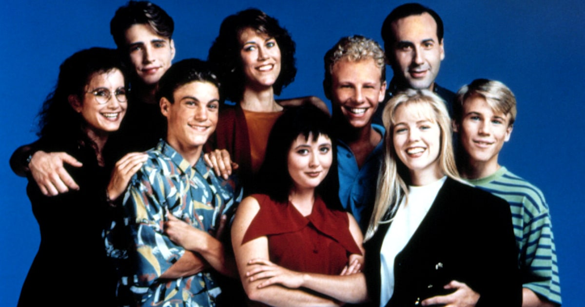 Lifetime releases cast photos for 'Melrose Place,' '90210' tell-alls