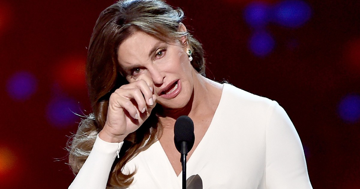 Caitlyn Jenners ESPY Award appearance inspires tears, selfies from family picture