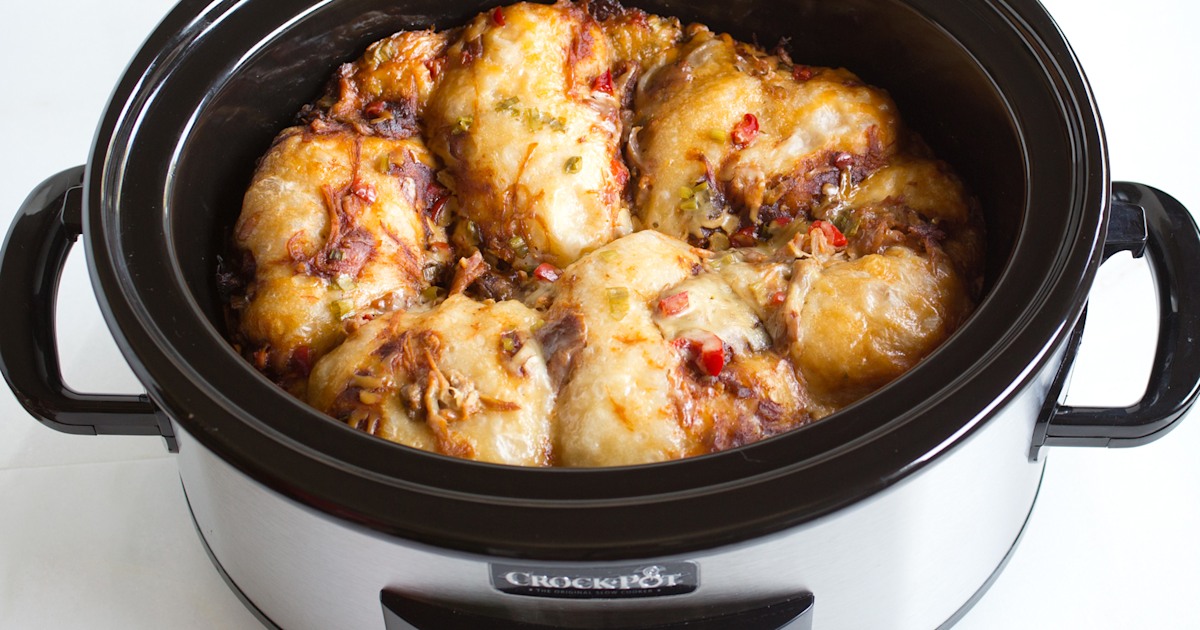 https://media-cldnry.s-nbcnews.com/image/upload/t_social_share_1200x630_center,f_auto,q_auto:best/newscms/2015_38/780906/slow-cooker-biscuit-breakfast-casserole-today-150916.jpg