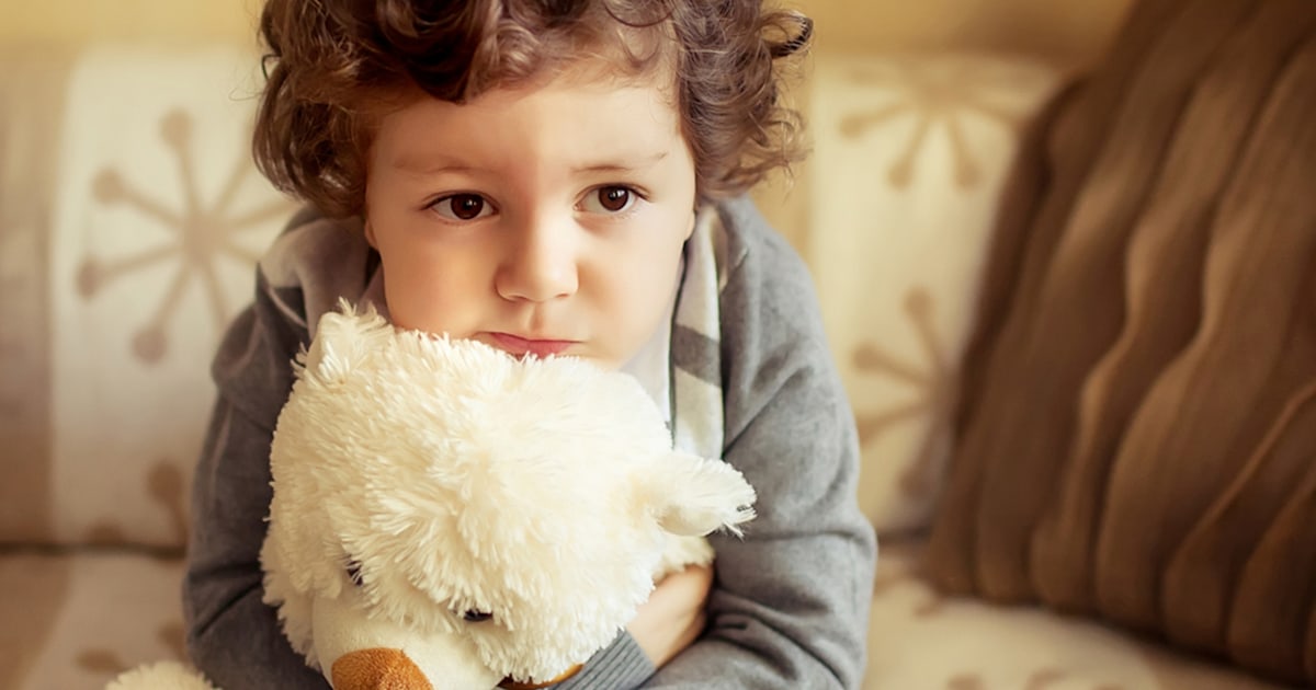 Останется ребенок и как они. Упрямство ребенка. Плачущий ребенок на улице. Останется ребенок и как они. Ребенок задыхается.